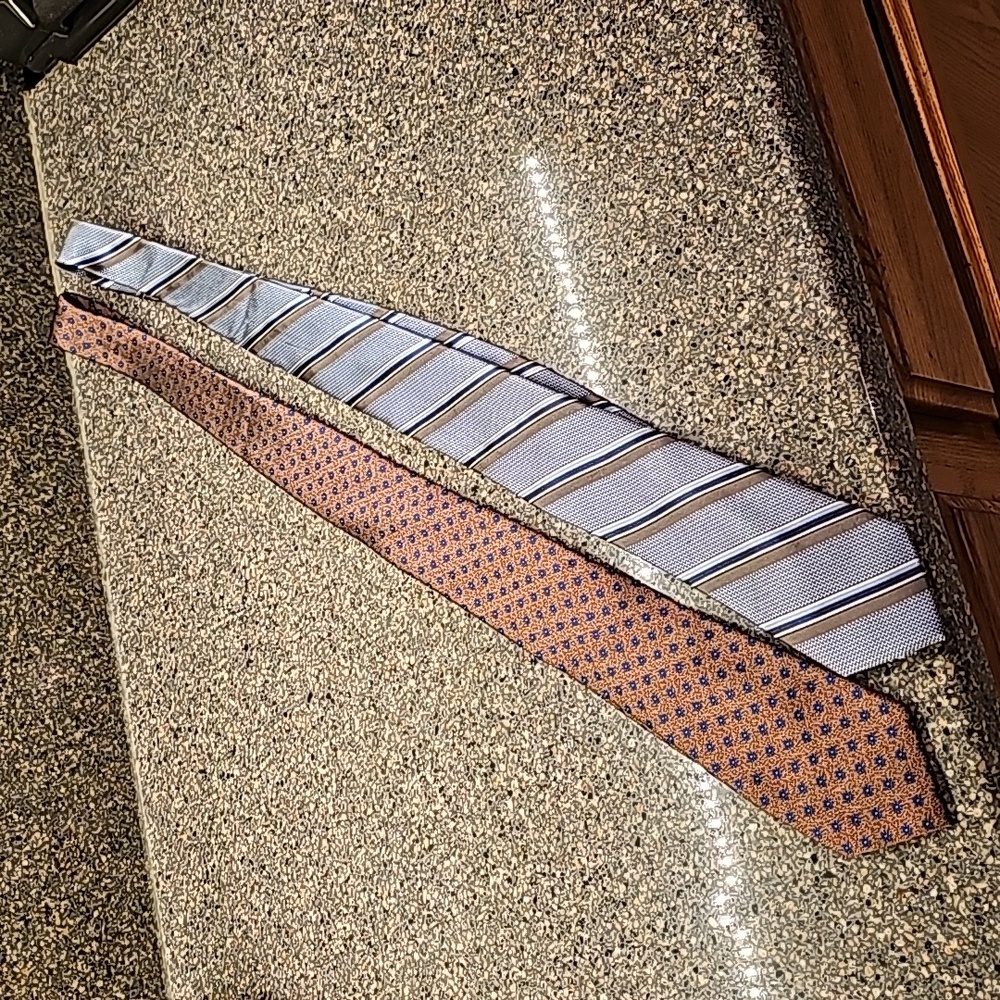 STUNNING 2 JOSEPH ABBOUD TIES